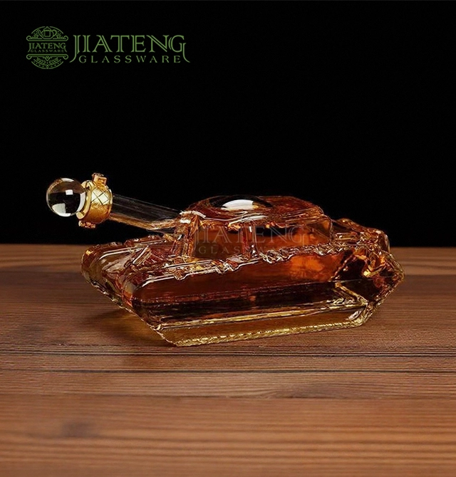 Бутылка армейского виски